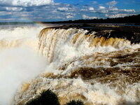 悪魔の喉笛とは イグアスの滝のなんですか アルゼンチンに Yahoo 知恵袋