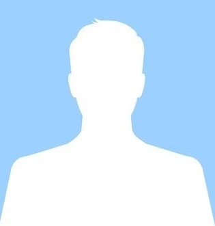 進撃の巨人33巻表紙 これって手前ミカサですよね その前の包帯巻いてる Yahoo 知恵袋