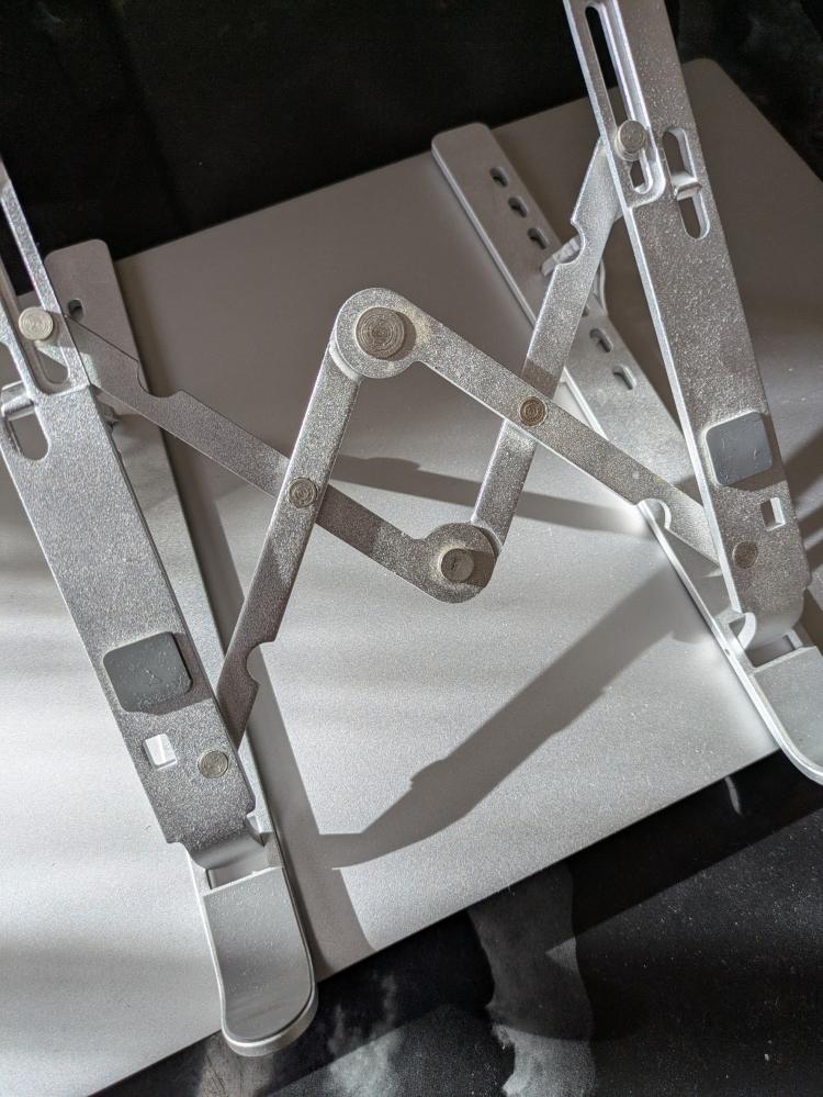 ボヘミアンラプソディ映画で フレディが まだ若い頃にバイトをしていて そこ Yahoo 知恵袋