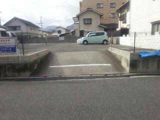 ここの駐車場は 腹下10センチ位だと擦りますかね エアロは Yahoo 知恵袋