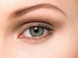 幅広の二重なのですが メイクがケバくなります 目が丸く 幅広の二 Yahoo 知恵袋