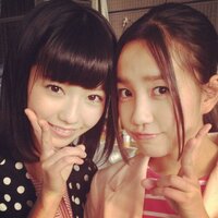 若い女はなぜピースした手を顔にくっつけますか 年老いた女はそんな仕草を Yahoo 知恵袋