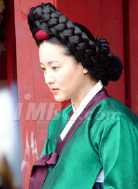 韓国時代劇ではカチェという付け髪を女優が重くて嫌いだと言う理由で史実で Yahoo 知恵袋