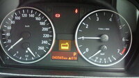 BMW E90 警告灯

これはラジエーター液不足の警告ですか？ 
