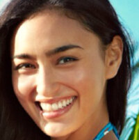 長谷川潤の太い眉毛って 態となんですか なぜ彼女は太い眉毛でも美人なの Yahoo 知恵袋