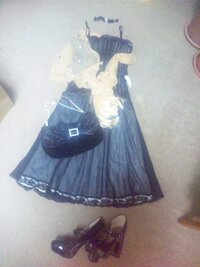 至急意お願いします 夏の結婚式の服装 バッグの素材について今週末 友 Yahoo 知恵袋