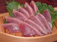 みなさんは かつおの刺身を食べる時には 醤油にワサビ ショウガ ニンニ Yahoo 知恵袋