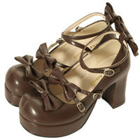 ボディラインのこの靴 どこのブランものパクリですか これはいて ロリ Yahoo 知恵袋