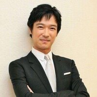 何か堺雅人の笑ってる顔って不気味だと思いませんか あの不敵な笑み Yahoo 知恵袋