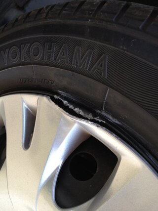 車のホイールを擦ってしまいました 涙 これは修理が必要でし Yahoo 知恵袋