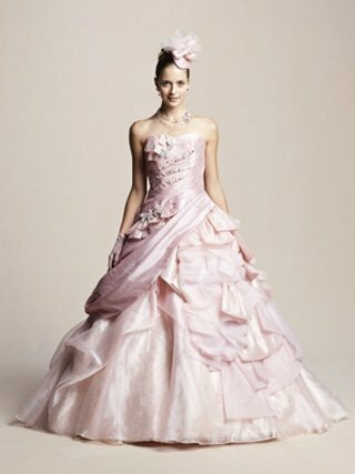 タカミブライダルさんのピンクローザというカラードレスに合うブ Yahoo 知恵袋