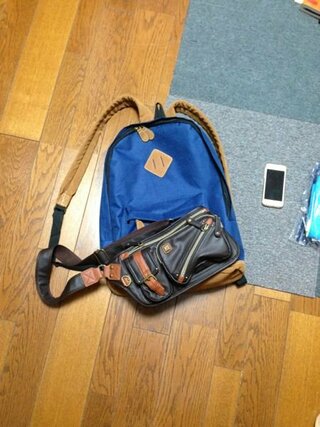 メンズテーラードジャケットに合わせるかばんについて黒のテーラードジャケ Yahoo 知恵袋