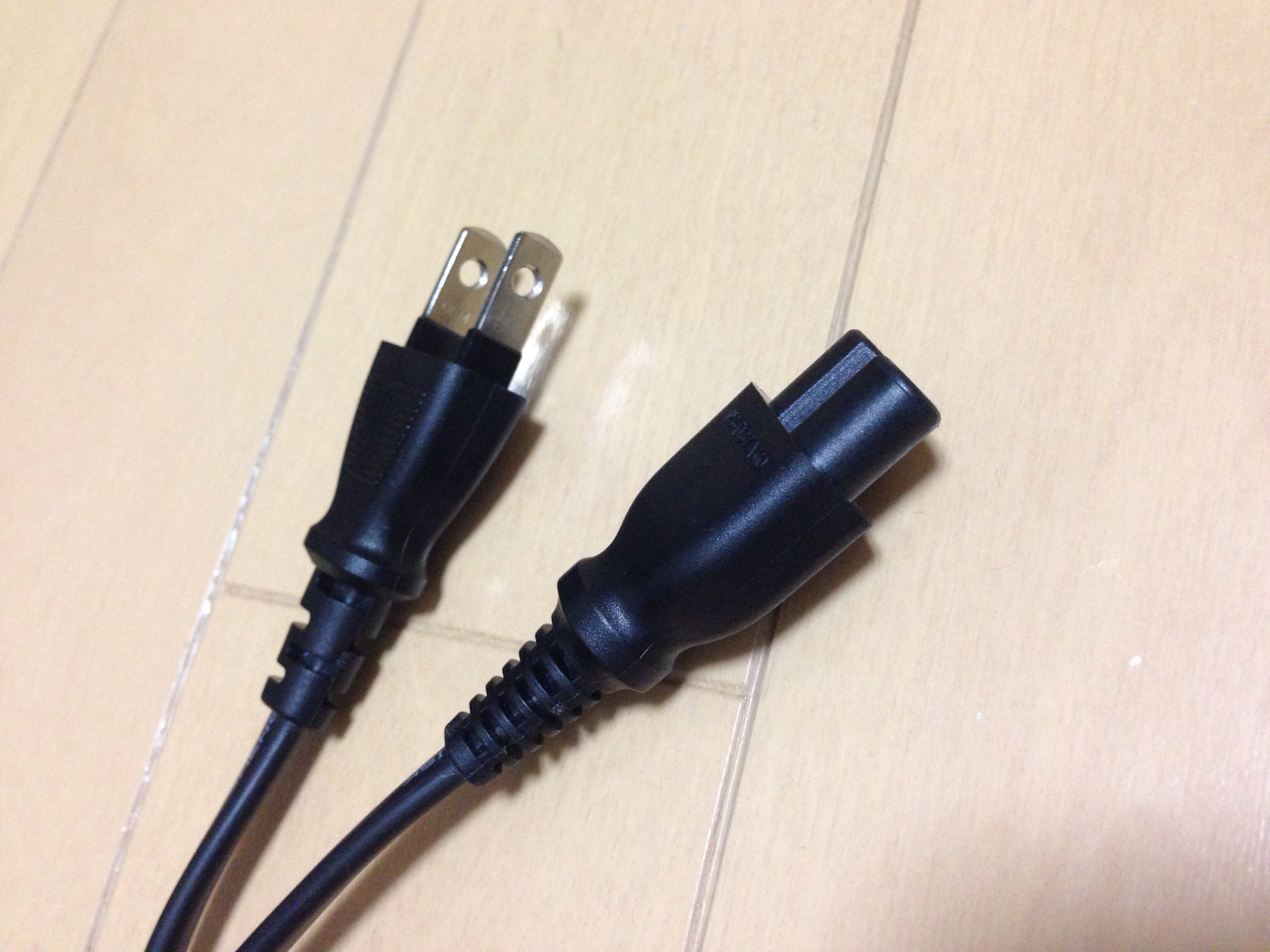 ps3の電源コードについての質問です。 - 同じような電源コードがふた