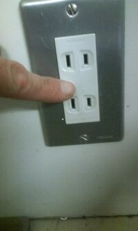 コンセントの白い部分取り替えたいんです 手順はどうやればいいですか 教えて 住まいの先生 Yahoo 不動産