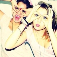 このように外国人などがお洒落なポーズをしている画像はどのようなところで Yahoo 知恵袋