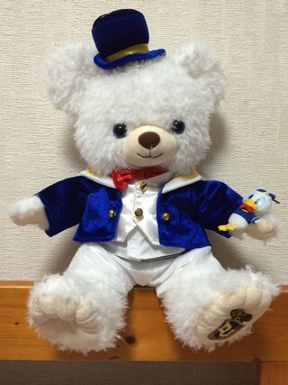 この ぬいぐるみの名前何て言うんですか ディズニーストアで売ってるクマ Yahoo 知恵袋