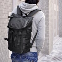 40才ぐらいのおじさんが モーブスのスニーカー履いてたらダサいで Yahoo 知恵袋