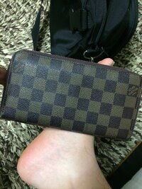 高校生が円くらいの財布を買うことをどう思いますか Yahoo 知恵袋