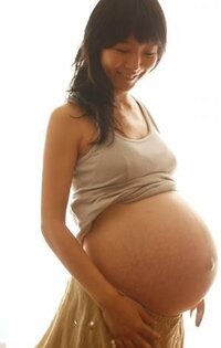 妊婦さんのお腹をじかに見たことは 臨月を迎えるとこんなに大きくなるので Yahoo 知恵袋