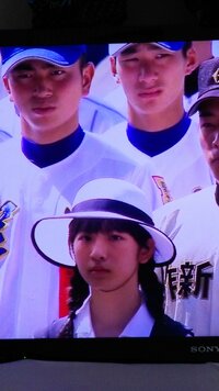 甲子園開会式の選手宣誓する作新学院のプラカード持ってた女の子メッチャ可 Yahoo 知恵袋