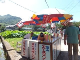 お祭りなど、出店のアイスクリームについて質問です。なんと説明すれば 