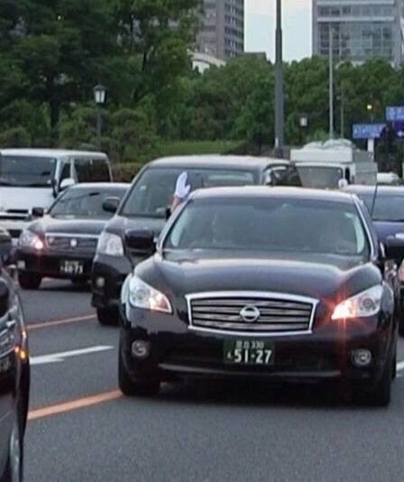 内閣総理大臣の車列の後ろの方に、 - 警護車のマジェスタやセ