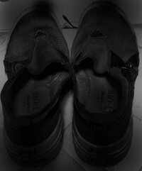 上履きの甲にあるゴムの裏の色線はなぜあるか 教えてください 多分昔か Yahoo 知恵袋