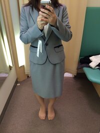 30代 事務職の面接に行くスーツで迷っています こちらのスーツでも大丈 Yahoo 知恵袋