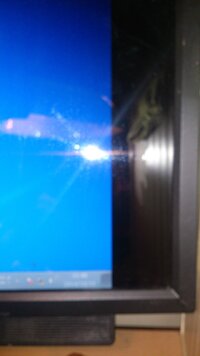 Windows7モニターの左右両端に黒い隙間ができてしまいま Yahoo 知恵袋