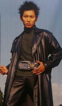 仮面ライダー龍騎で秋山蓮が着ていたロングレザーコートに似ているやつはあ Yahoo 知恵袋