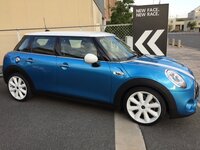 先日ミニクーパーsの5ドアを試乗しました 助手席と後部座席左 Yahoo 知恵袋