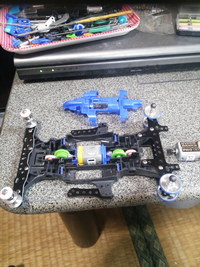 ミニ四駆についてクラウンギアのピンクと黒 カーボン のメリットと Yahoo 知恵袋