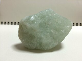 子供のころに拾った石です 白くて半透明の石ですが 中がうっすらと緑色で Yahoo 知恵袋