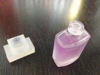 ライジングウェーブの香水購入したら ミニチュア香水が付いてきました で Yahoo 知恵袋