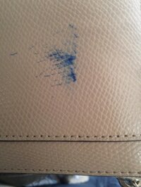 革の財布にボールペンのインクがついてしまいました 綺麗に落とす方法を教えて Yahoo 知恵袋