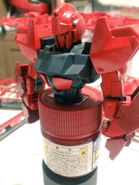 ガンプラの塗装についてですあるガンプラの胴体をタミヤの缶スプレーのマッ Yahoo 知恵袋