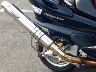 バイクこのマフラーって ステンレスかチタンかどっちなんでしょ Yahoo 知恵袋