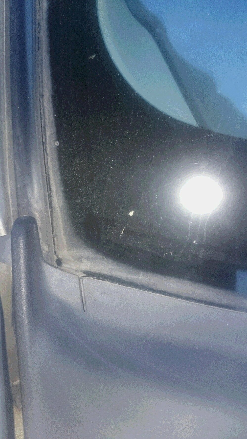 洗車ガラスの隅外周に付着しているような不明な汚れは落ちるので Yahoo 知恵袋