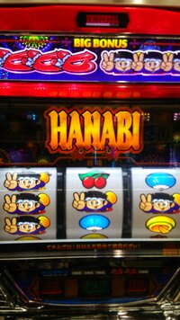 新HANABIにて。1枚掛け逆押しで3連ドンが揃いました。3連ドンは