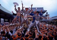 浅草の三社祭りは 入れ墨を堂々と見せる自慢大会になったのですか 神事の神聖さ Yahoo 知恵袋