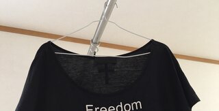 首回りが広いtシャツのハンガーのかけ方写真のような首回りが広いtシャツ Yahoo 知恵袋