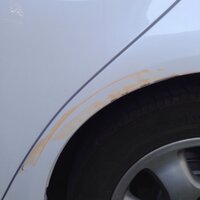 先日車の左後ろタイヤの上あたりを擦ってしまい写真のようになってしまいま Yahoo 知恵袋