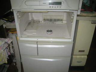 東芝冷凍冷蔵庫の水漏れ故障について質問します 機種gr Nf Yahoo 知恵袋