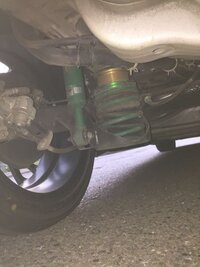 車高調のリア調整方法がわかりません スプリングとショックが別体型のタ Yahoo 知恵袋