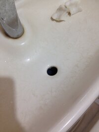トイレの手洗い場の長年の黒い水あか 硬そうなシミ は何で落ちます Yahoo 知恵袋