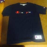 ChampionのTシャツの右下についている - サイズなどが記載され