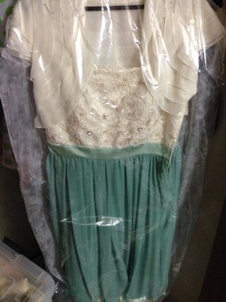 結婚式の服装について代前半です 画像のようなドレスで結婚 Yahoo 知恵袋