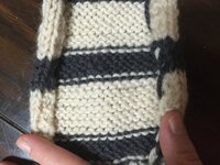 メリヤス編みでマフラーを編んでます 丸まらない対策で26目の Yahoo 知恵袋