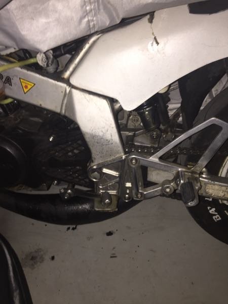 このnsr50何ですがスタンドを取り付けるステーがありません... - Yahoo