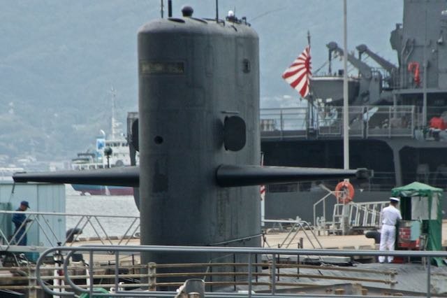 昔の潜水艦の艦橋には、司令塔があったそうですが、では、現代の潜水艦 